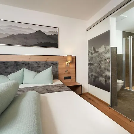 Sunnhaeusl Lägenhetshotell 3*