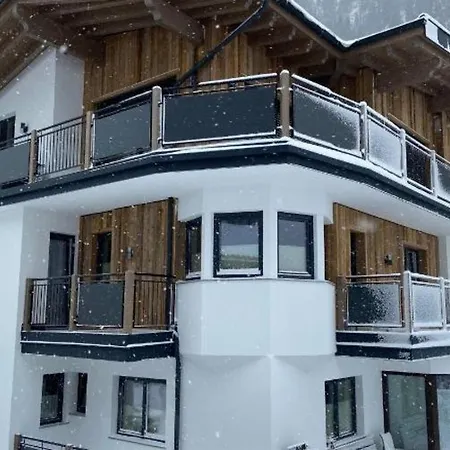 Sunnhaeusl Lägenhetshotell 3*